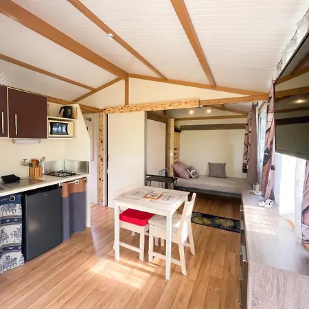 Accueillant A - 25 M² Avec Piscine